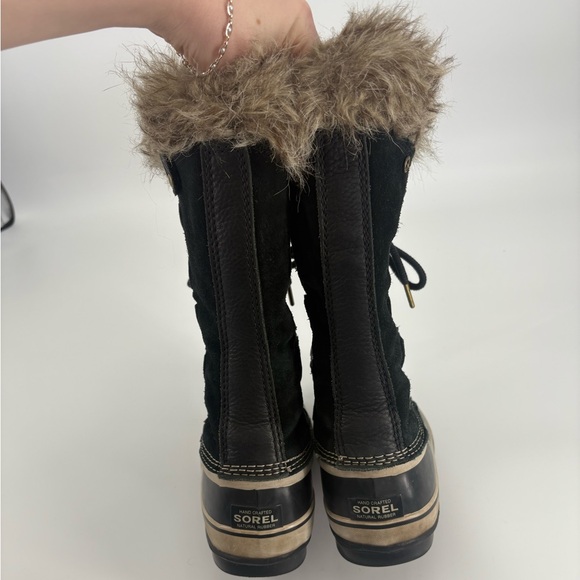 Women's Black Fur-Lined Winter Boots - Picture 5 of 8